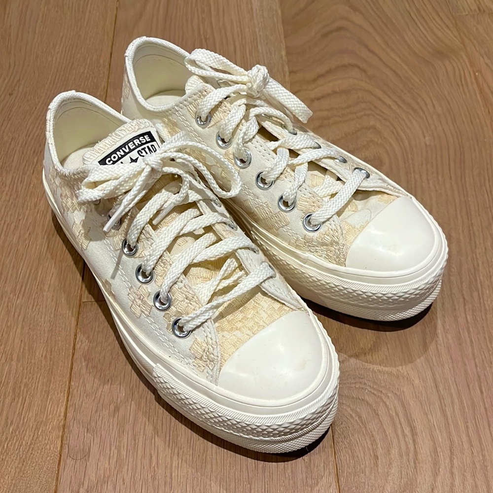 Platform converse with embroidery